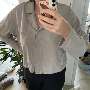 Weekday cropped Bluse grau, Gr. M/L