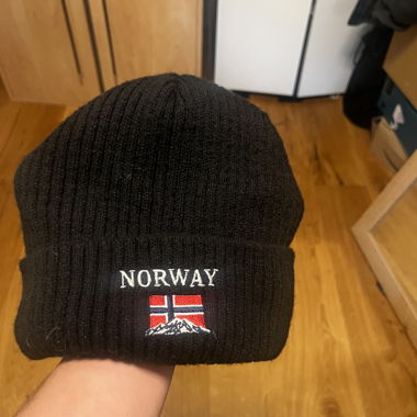 Bonnet Norway noir rebouré