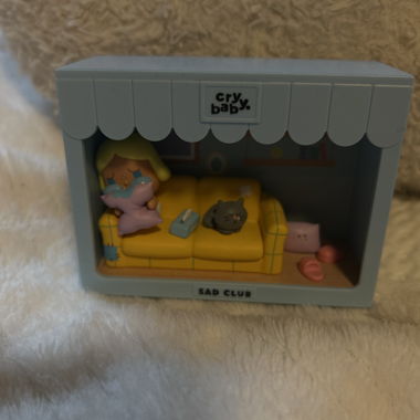 Crybaby-Figurine