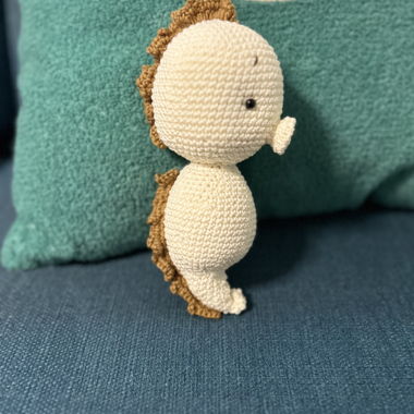 Amigurumi seahorse cream