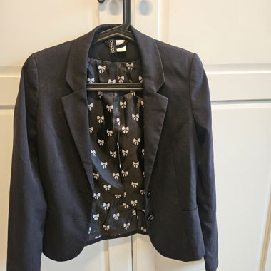 Kurzer schwarzer Blazer