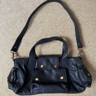 black shoulder bag