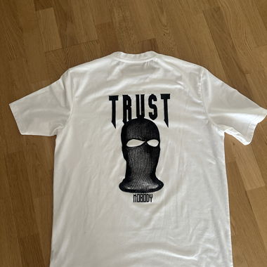 T-shirt blanc à motif graphique