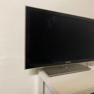 Samsung LED TV inkl. Wandhalterung Full HD, 37“