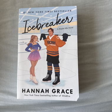 Romanzo Icebreaker di Hannah Grace