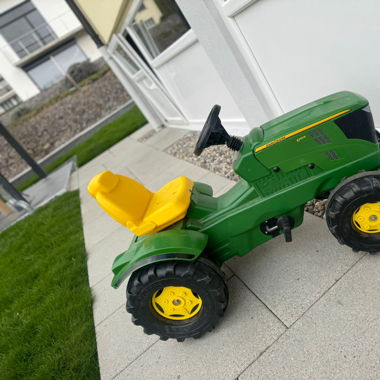 Gut erhaltene Jon Deere Traktor 