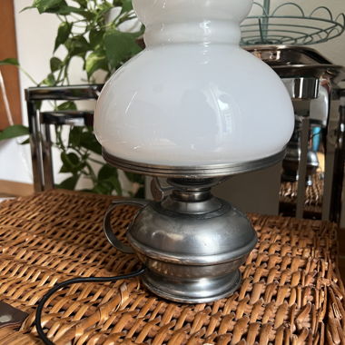Lampe de table Gaudard dans un style de lampe à pétrole