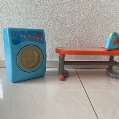 Machine à laver et planche à repasser jouet avec accessoires