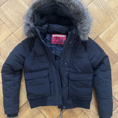 Giacca invernale Superdry con cappuccio in pelliccia