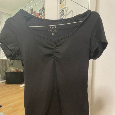Basic schwarzes Top von Chicoree