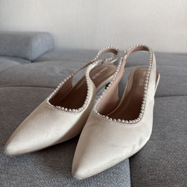 Décolleté satin con perle