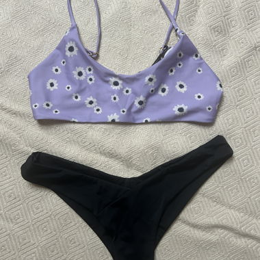 Lila Blumen-Bikini Set