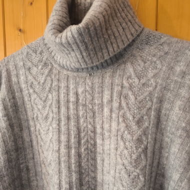 Soft turtle neck jumper