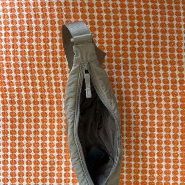 uniqlo bag beige