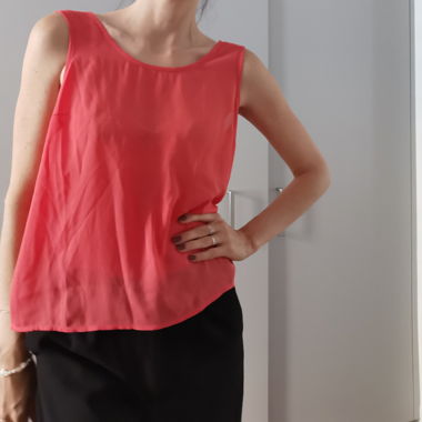 Haut à encolure dos en dentelle