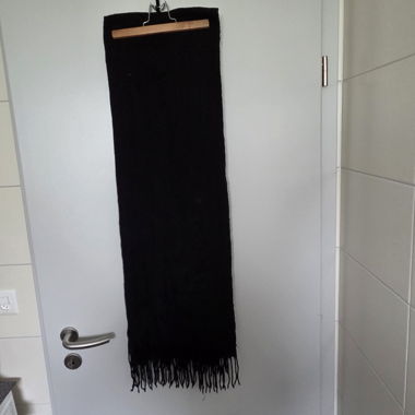 Lange schwarze Schal