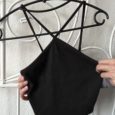Schwarzer Off-Shoulder-Top (Rückenfrei)