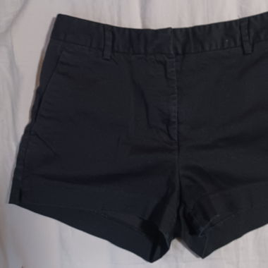 Schwarzes Short