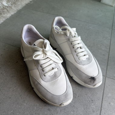 Weisse Sneakers