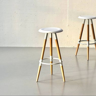 2er Set Barhocker aus Holz und Kunststoff