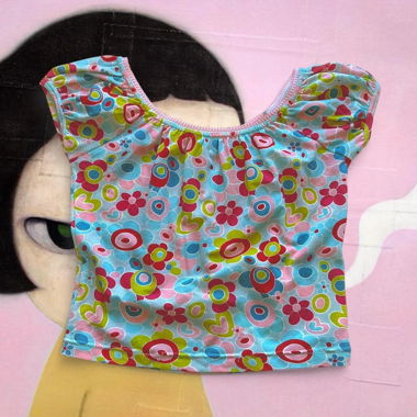 T-shirt bébé ample à manches bouffantes en dentelle à imprimé floral bleu