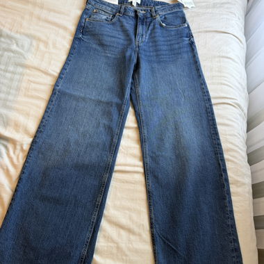 Jeans larges avec étiquette