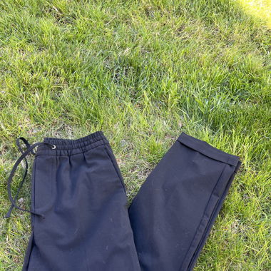 Pantalon noir coupe carotte 