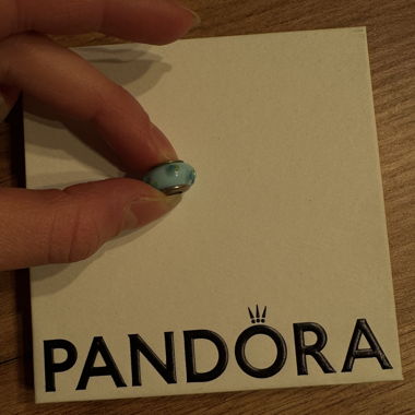 Pandora Moments Charm azzurro-verde chiaro