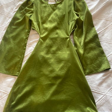 green dress