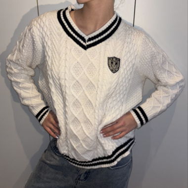 Weisser Strickpullover
