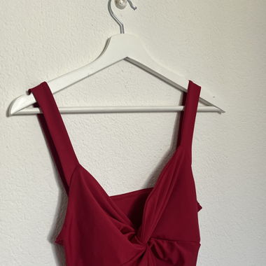 Rotes Wickelshirt