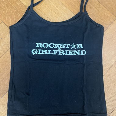 Schwarzes Top Rockstar Girlfriend Y2K