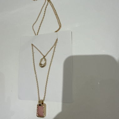 Collana dorata con pendenti