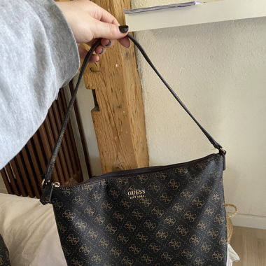 Pochette Guess 