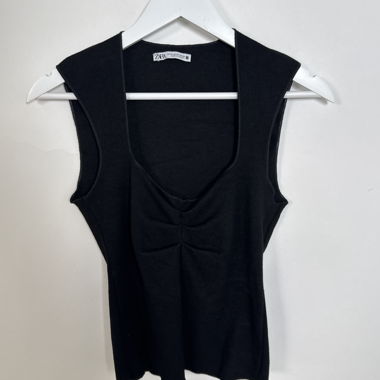 Top Zara nero senza maniche