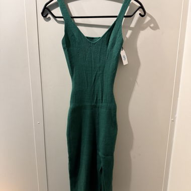 Robe midi en maille côtelée verte