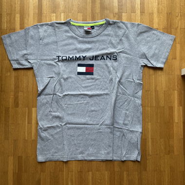 T-shirt Tommy Jeans gris