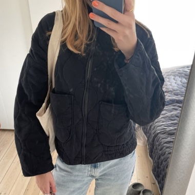 Schwarze Jacke
