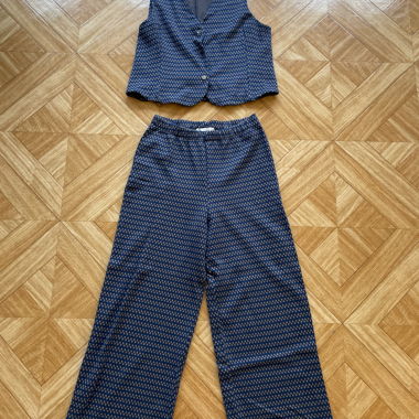 Two-piece women's set in blue pattern