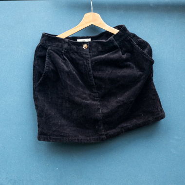 H&M schwarze Cord-Minirock EU 36