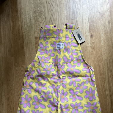 Bambalam Gelbe Kurze Latzhose/Dungaree mit Gänseblümchen