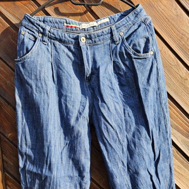 Weite, knöchellange Jeans