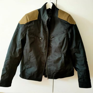 Schwarze Motorradjacke