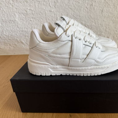 Vicinity Shoes White