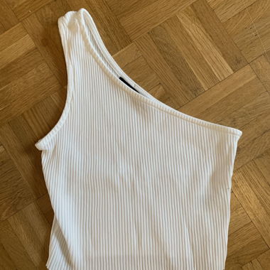 Top asimmetrico bianco