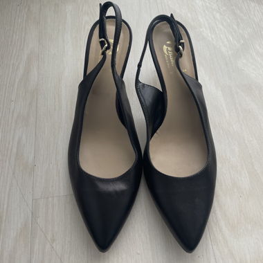 black kittenheels in leather
