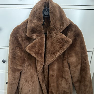 Manteau en fausse fourrure 
