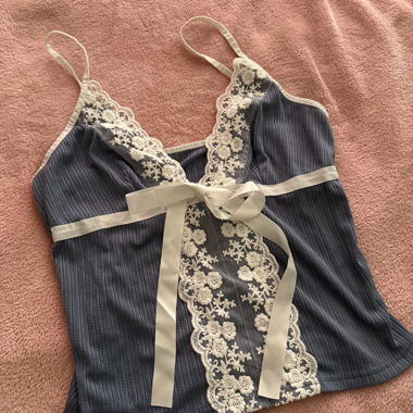 Top in Pizzo con Nastro di Raso
