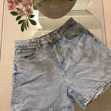 Denim-Shorts mit hellem Waschton