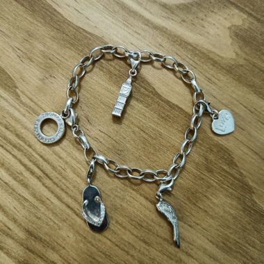 Armband der Marke Thomas Sabo inkl. div. Anhänger